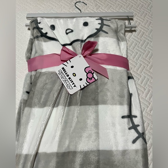 Hello Kitty Blanket - Picture 1 of 5